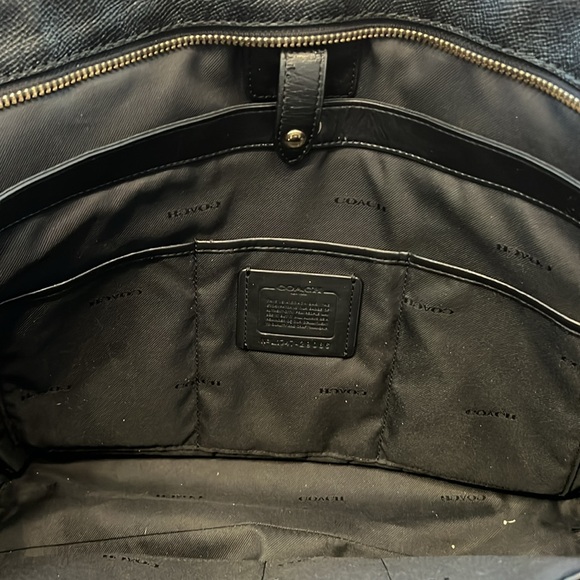 Coach vintage large leather purse with clasp. Comes with dust bag. - Picture 8 of 13